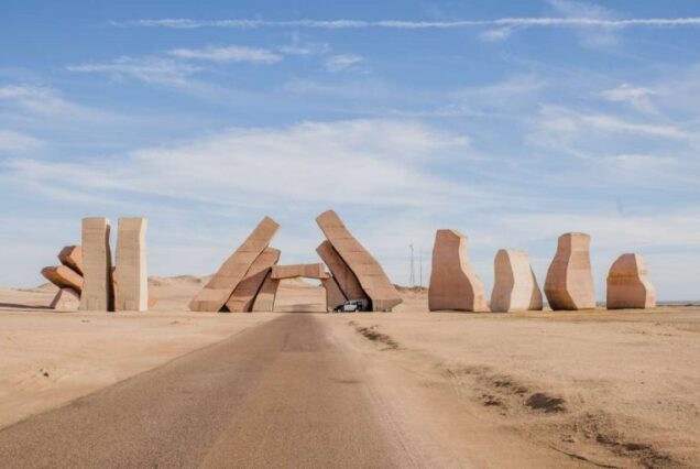 Lunch z grilla na jachcie – kurczak, ryby, sałatki i napoje podczas rejsu na White Island i Ras Mohammed.