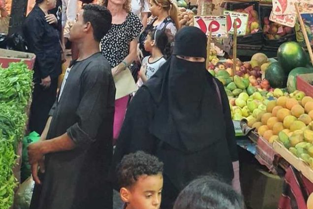 Ulice starej Hurghady – lokalna kultura, kolory i codzienne życie mieszkańców