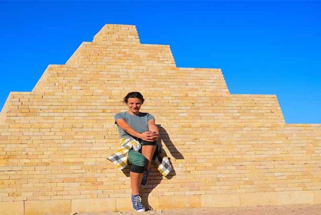 Turyści spacerujący po Mini Egypt Park Hurghada, najlepsza atrakcja w Hurghadzie