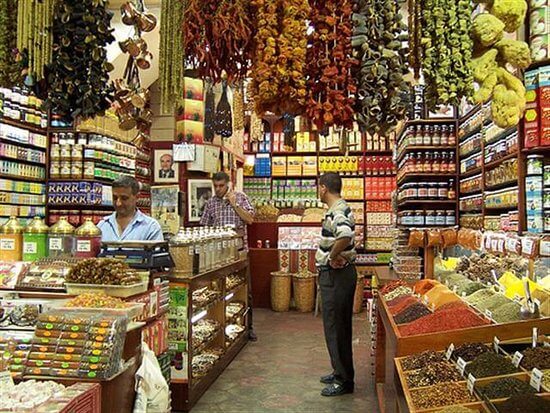 Bazar El Dahar w Hurghadzie – tradycyjny egipski rynek z przyprawami i pamiątkami