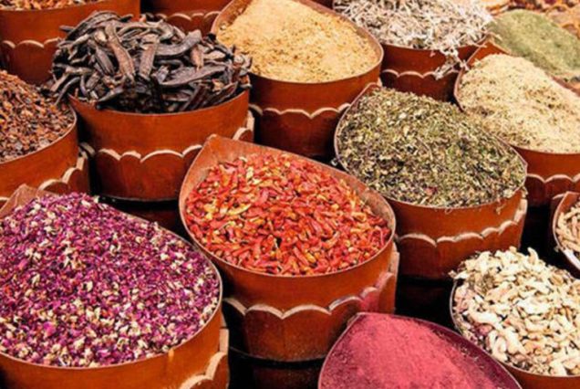 Bazar El Dahar w Hurghadzie – tradycyjny egipski rynek z przyprawami i pamiątkami