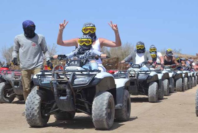 Pokaz Tanoura i ognia podczas Super Safari w Sharm El Sheikh.